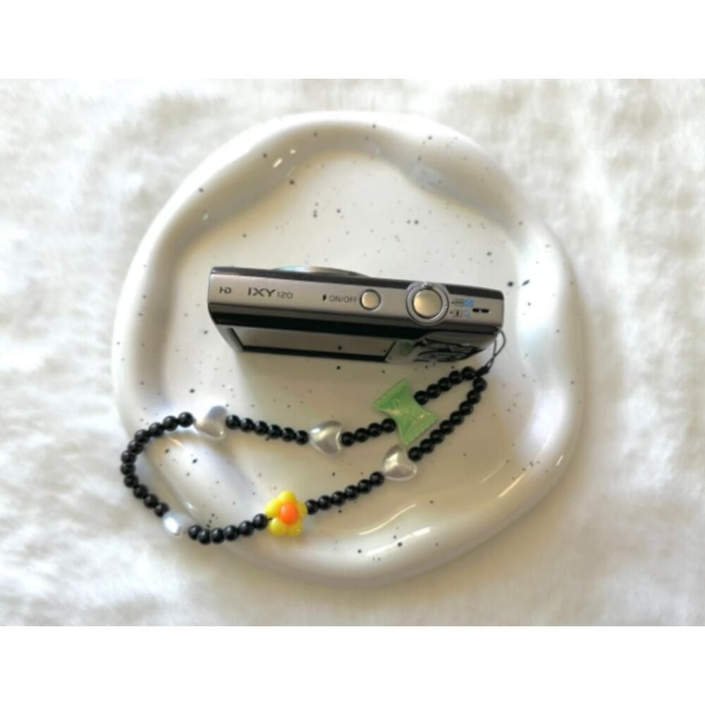 Canon Black and Silver Cameras-and-accessories - Picture 3 of 7